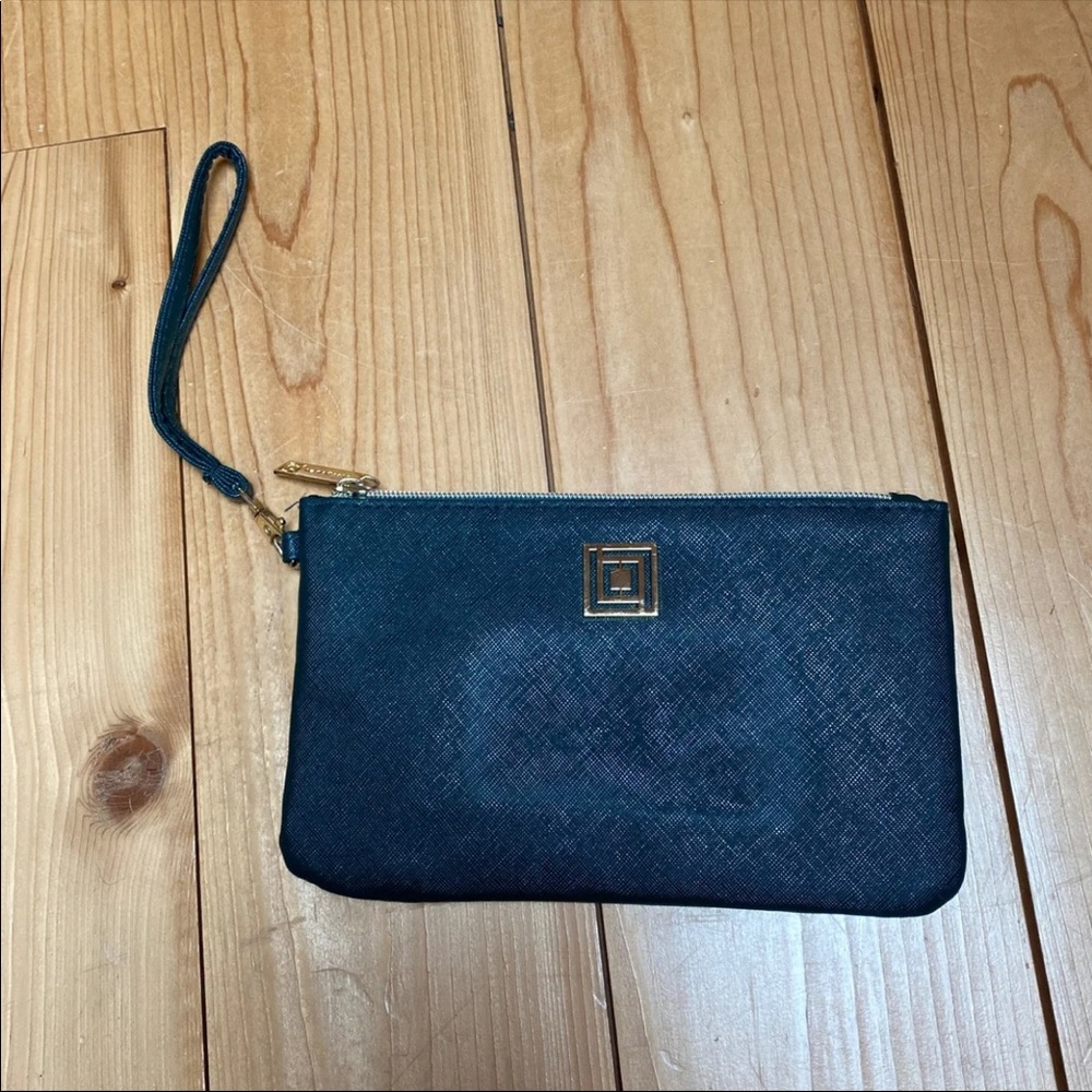 Iz Claiborne mobile power bank wristlet